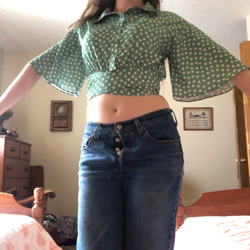 Green Crop-Top with dropped sleeves!